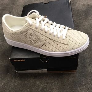 New with box converse women’s size 8